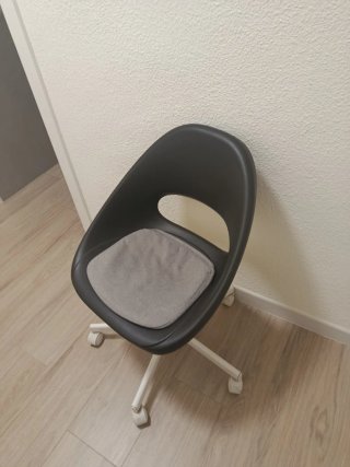 Silla giratoria de oficina con ruedas + cojín
