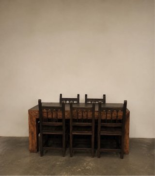 Mesa de madera maciza con 4 sillas