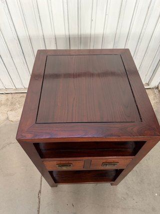 Mesita de madera maciza nueva