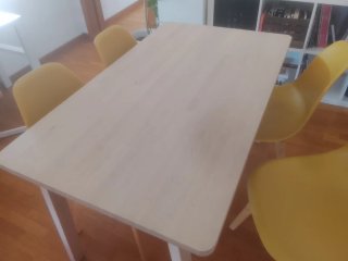 Mesa de comedor y 4 sillas