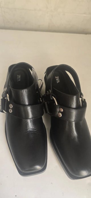 Zuecos negros