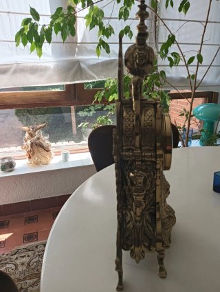 Reloj de mesa antiguo dorado