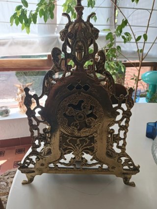 Reloj de mesa antiguo dorado