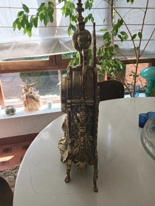 Reloj de mesa antiguo dorado