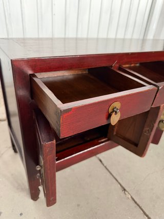 Mueble bajo chino antiguo restaurado