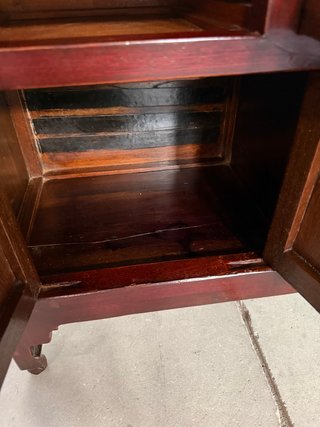 Mueble bajo chino antiguo restaurado