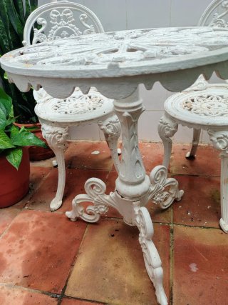 Mesa y sillas hierro forjado estilo victoriano