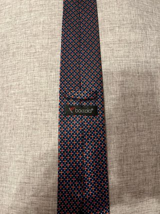 Corbata de caballero azul y roja