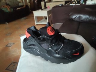Zapatillas Nike Negras y Rojas