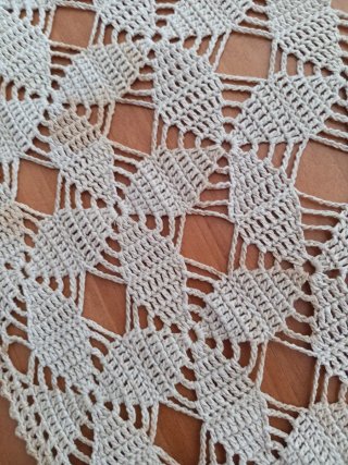 Tapete tejido a mano beige crochet