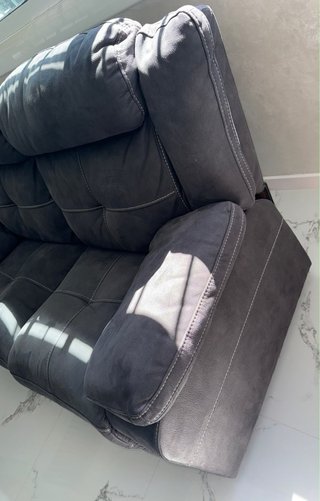 Sofá de tela gris