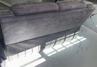 Sofá de tela gris