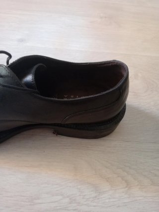Zapatos Geox negros elegantes cordones
