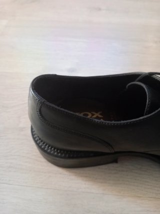 Zapatos Geox negros elegantes cordones