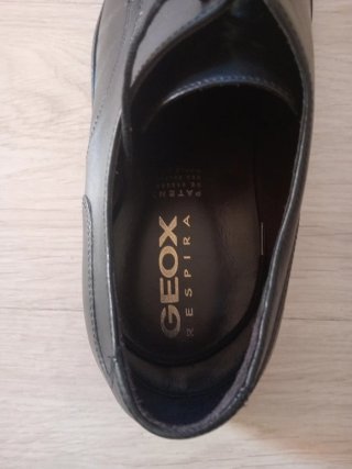 Zapatos Geox negros elegantes cordones