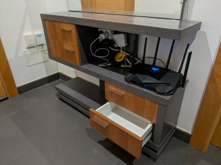 Mueble recibidor madera y cristal