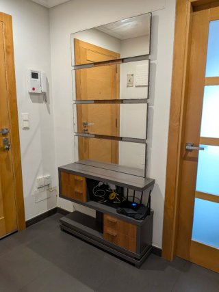 Mueble recibidor madera y cristal