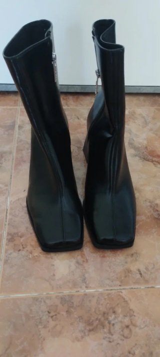Botines negros de tacón cuadrado