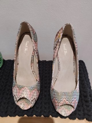 Zapatos de fiesta tacón peep toe multicolor