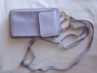 Bolso morado con correa