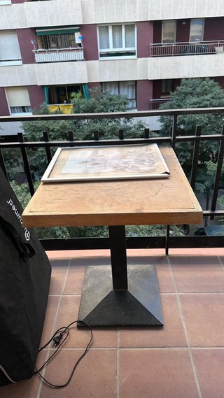 Mesa cuadrada madera