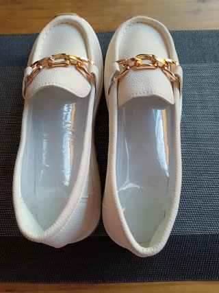 Náuticos estilo playeras con detalle dorado