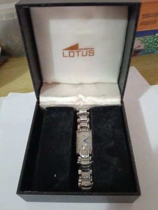 Reloj Lotus Rectangular Plata