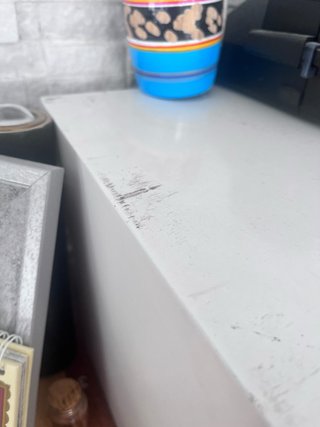 Estantería blanca y madera