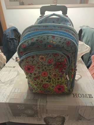 Mochila con ruedas y estampado floral