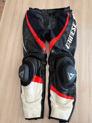 Mono Dainese Talla 50 Negro/Rojo/Blanco