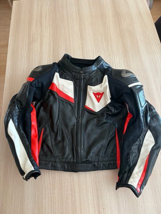 Mono Dainese Talla 50 Negro/Rojo/Blanco