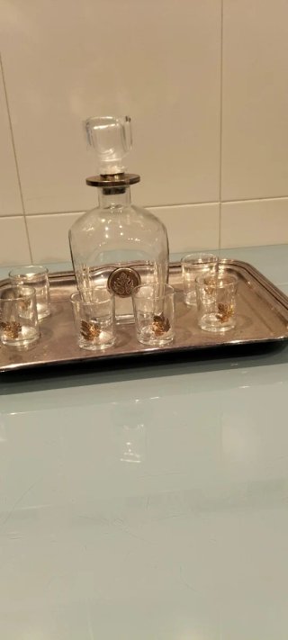 Juego de licor cristal y metal plateado