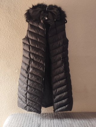 Abrigo largo acolchado con capucha