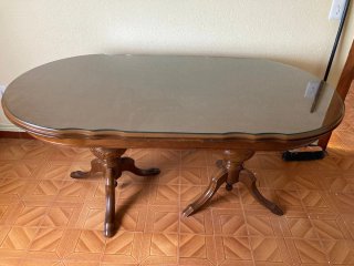 Mesa de comedor ovalada con tapa de cristal