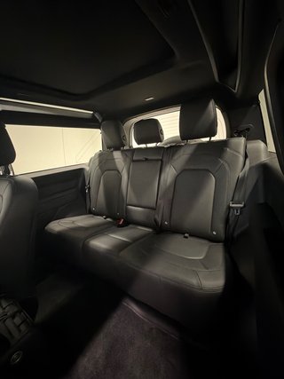 Land Rover Defender 2024