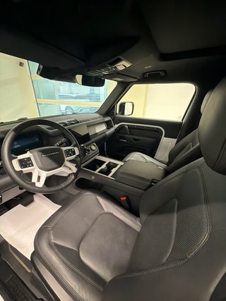 Land Rover Defender 2024