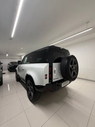 Land Rover Defender 2024