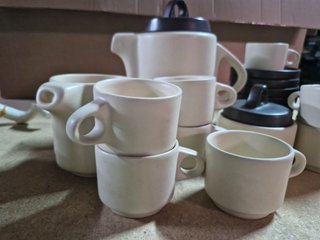 Juego de té de cerámica beige y marrón