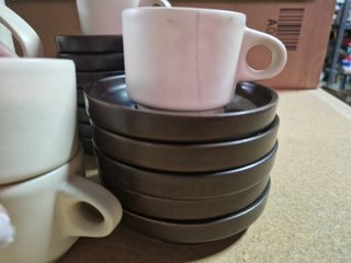 Juego de té de cerámica beige y marrón