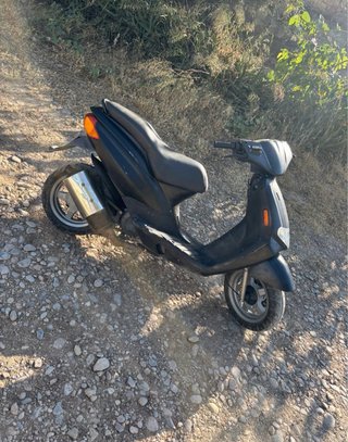 Moto 49cc Derbi Atlantis Negra Automática
