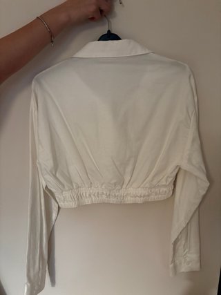 Camisa blanca corta anudada