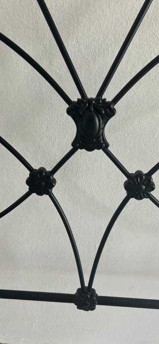 Estructura de cama/cabecero metálico negro