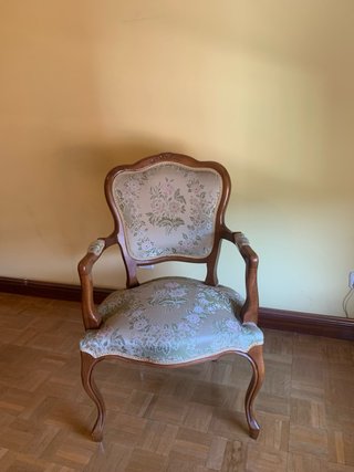 Silla de madera maciza tallada