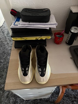 Adidas Yeezy 700 v3 Blanco Beige talla 43