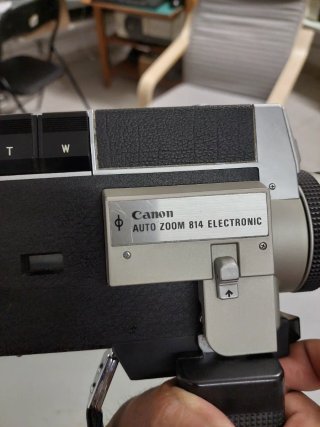 Cámara electrónica Canon Auto Zoom 814