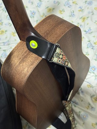 Guitarra Sigma DME y altavoz CoolMusic BP60D