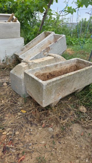 4 Jardineras de piedra