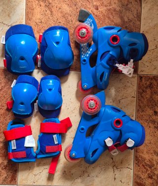 Casco y protecciones patinaje infantil azul