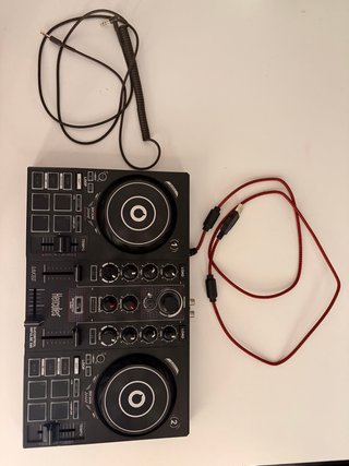 Controladora DJ Hercules DJControl Inpulse 200