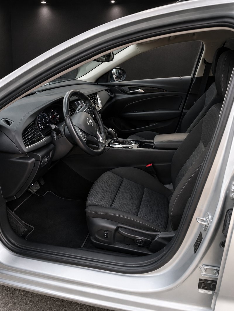 Opel Insignia 2022, foto 8
